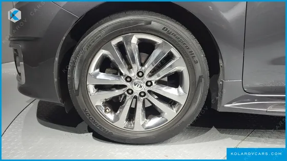 KIA CARNIVAL 9-SEATER NOBLESSE