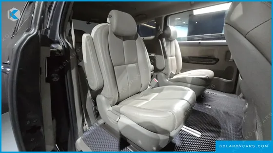 KIA CARNIVAL 9-SEATER NOBLESSE