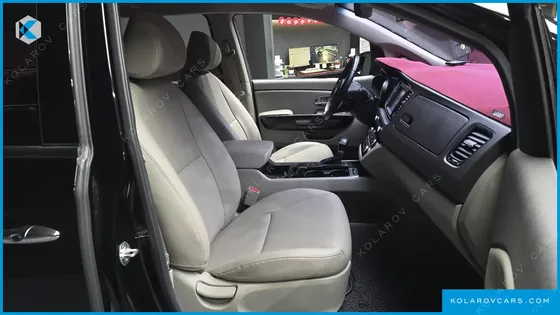 KIA CARNIVAL 9-SEATER PRESTIGE