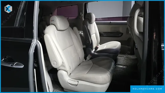 KIA CARNIVAL 9-SEATER PRESTIGE