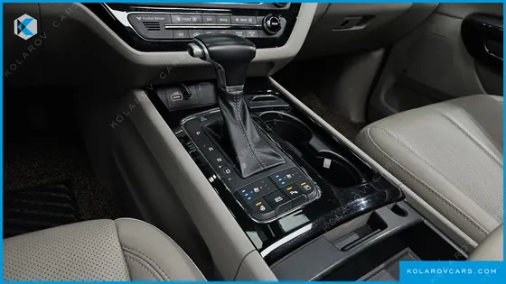 KIA CARNIVAL 9-SEATER NOBLESSE