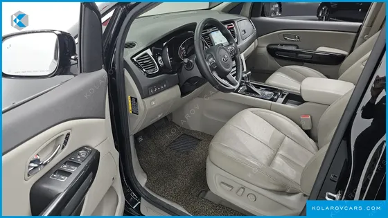 KIA CARNIVAL 9-SEATER NOBLESSE