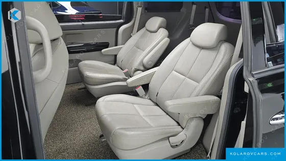 KIA CARNIVAL 9-SEATER NOBLESSE