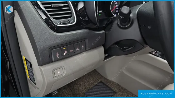 KIA CARNIVAL 9-SEATER NOBLESSE