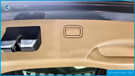 KIA CARNIVAL 9-SEATER HI-LIMOUSINE