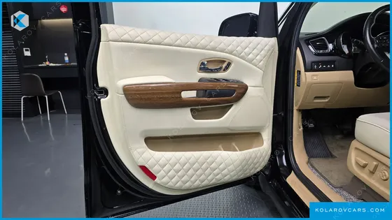 KIA CARNIVAL 9-SEATER HI-LIMOUSINE