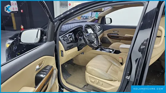 KIA CARNIVAL 11-SEATER HI-LIMOUSINE
