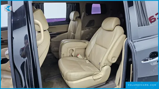 KIA CARNIVAL 11-SEATER HI-LIMOUSINE