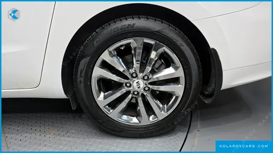 KIA CARNIVAL 9-SEATER NOBLESSE