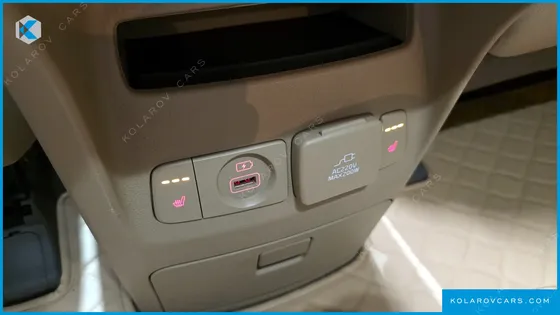 KIA CARNIVAL 9-SEATER NOBLESSE