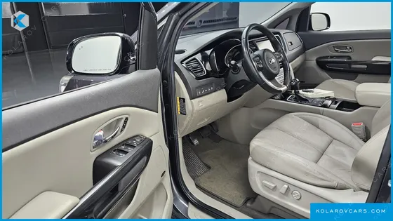 KIA CARNIVAL 9-SEATER NOBLESSE