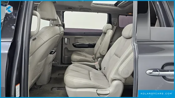 KIA CARNIVAL 9-SEATER NOBLESSE