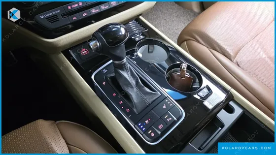 KIA CARNIVAL 9-SEATER HI-LIMOUSINE