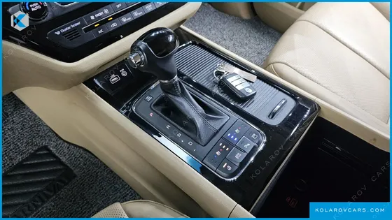 KIA CARNIVAL GASOLINE 7-SEATER LIMOUSINE