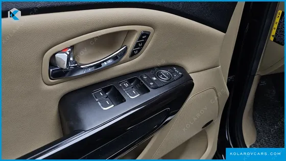 KIA CARNIVAL GASOLINE 7-SEATER LIMOUSINE