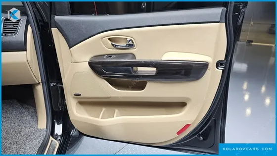 KIA CARNIVAL GASOLINE 7-SEATER LIMOUSINE