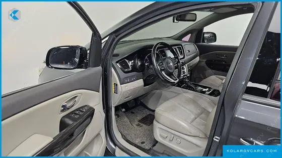 KIA CARNIVAL 7-SEATER LIMOUSINE