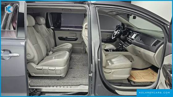 KIA CARNIVAL 7-SEATER LIMOUSINE