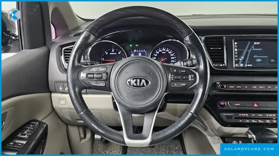KIA CARNIVAL 7-SEATER LIMOUSINE