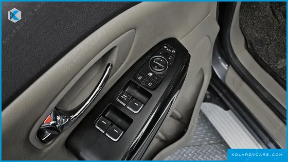 KIA CARNIVAL 7-SEATER LIMOUSINE