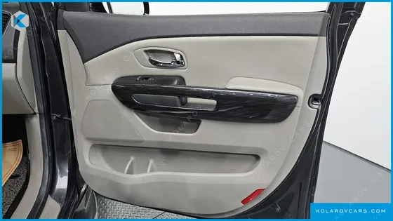 KIA CARNIVAL 7-SEATER LIMOUSINE