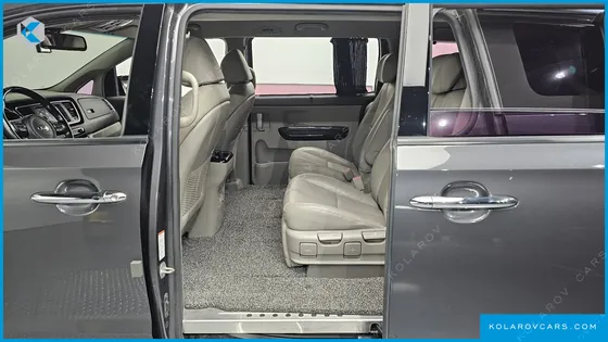KIA CARNIVAL 7-SEATER LIMOUSINE