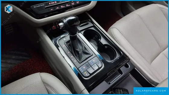 KIA CARNIVAL GASOLINE 7-SEATER LIMOUSINE