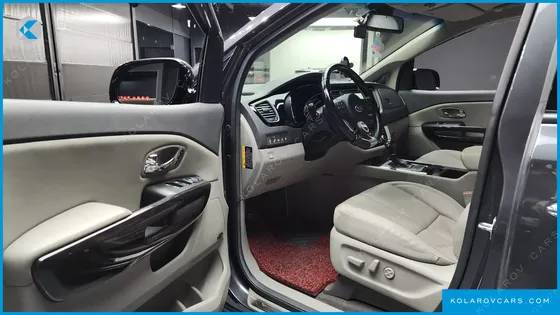 KIA CARNIVAL GASOLINE 7-SEATER LIMOUSINE