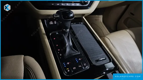 KIA CARNIVAL 7-SEATER LIMOUSINE