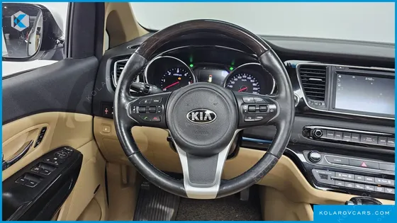KIA CARNIVAL 7-SEATER LIMOUSINE
