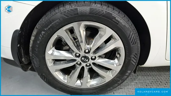 KIA CARNIVAL 9-SEATER PRESTIGE