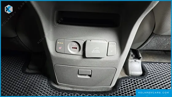 KIA CARNIVAL 9-SEATER PRESTIGE