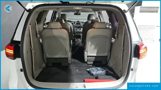 KIA CARNIVAL 9-SEATER PRESTIGE
