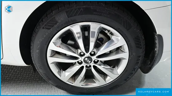 KIA CARNIVAL 9-SEATER PRESTIGE