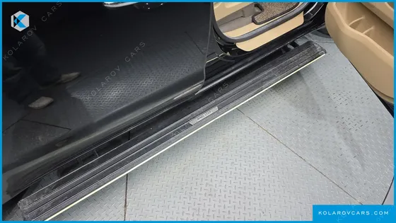 KIA CARNIVAL 11-SEATER HI-LIMOUSINE