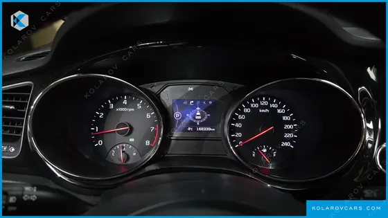 KIA CARNIVAL GASOLINE 7-SEATER HI-LIMOUSINE