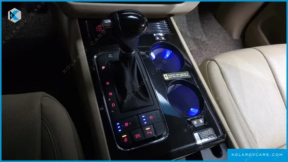 KIA CARNIVAL GASOLINE 7-SEATER HI-LIMOUSINE