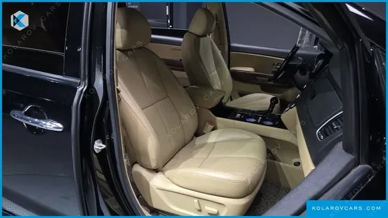 KIA CARNIVAL GASOLINE 7-SEATER HI-LIMOUSINE