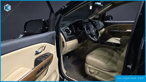KIA CARNIVAL GASOLINE 7-SEATER HI-LIMOUSINE