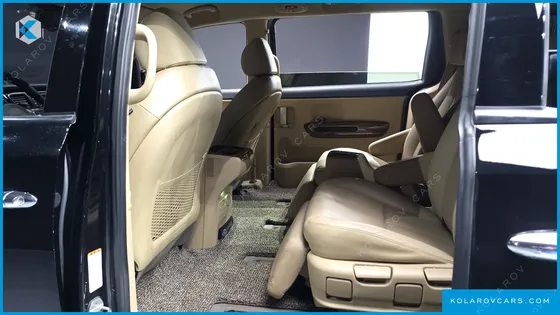 KIA CARNIVAL GASOLINE 7-SEATER HI-LIMOUSINE