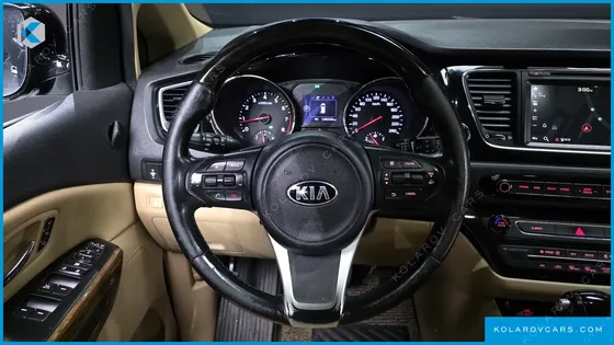 KIA CARNIVAL GASOLINE 7-SEATER HI-LIMOUSINE