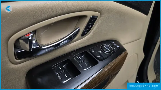 KIA CARNIVAL GASOLINE 7-SEATER HI-LIMOUSINE