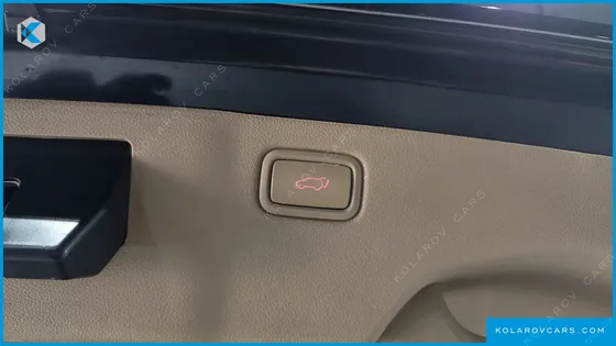 KIA CARNIVAL GASOLINE 7-SEATER HI-LIMOUSINE