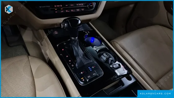 KIA CARNIVAL 9-SEATER HI-LIMOUSINE