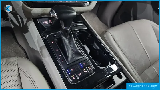 KIA CARNIVAL 9-SEATER NOBLESSE