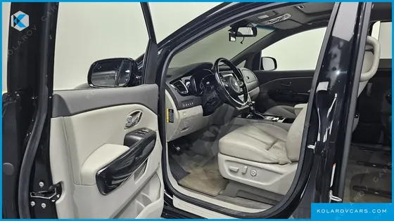KIA CARNIVAL 9-SEATER NOBLESSE