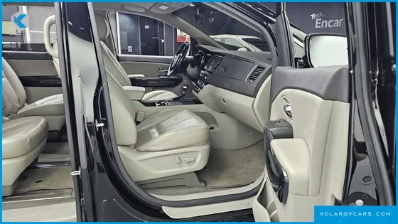 KIA CARNIVAL 9-SEATER NOBLESSE