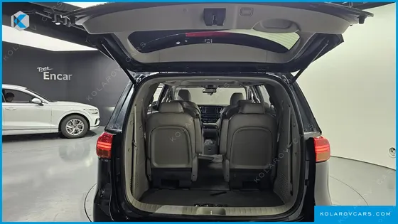 KIA CARNIVAL 9-SEATER NOBLESSE
