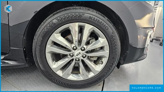 KIA CARNIVAL 9-SEATER NOBLESSE
