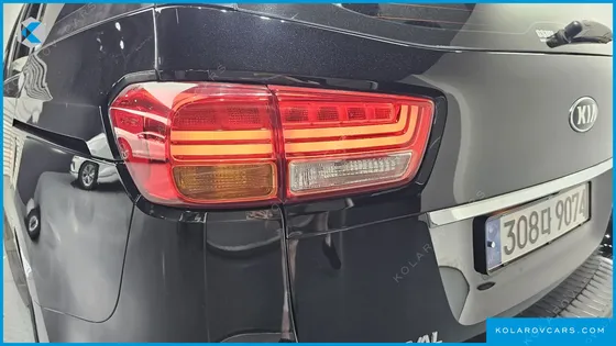 KIA CARNIVAL 9-SEATER NOBLESSE